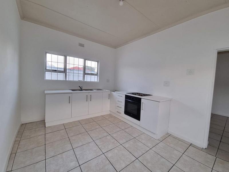 To Let 2 Bedroom Property for Rent in Athlone Western Cape